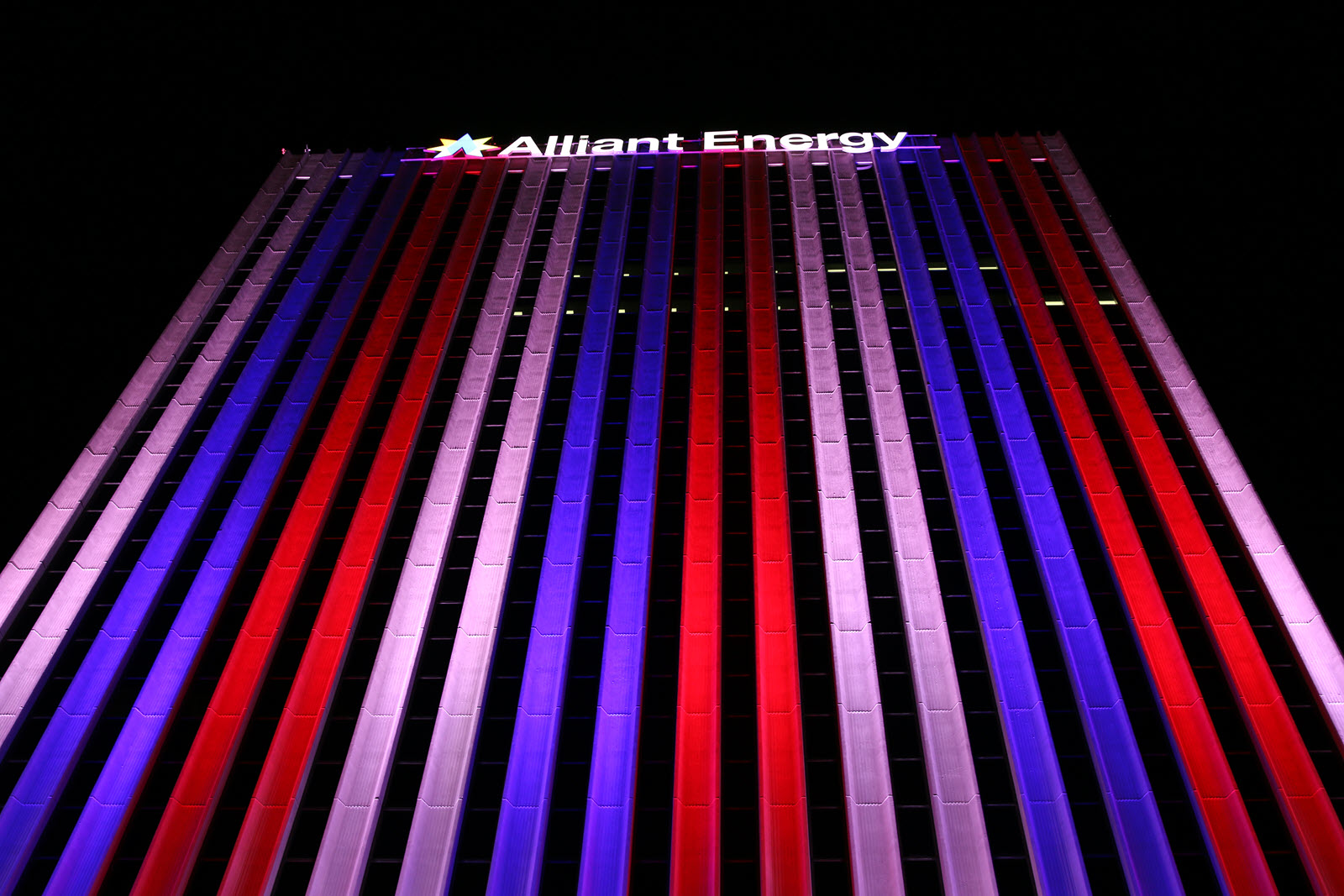 alliant-energy-alliant-energy-cedar-rapids-tower-lighting