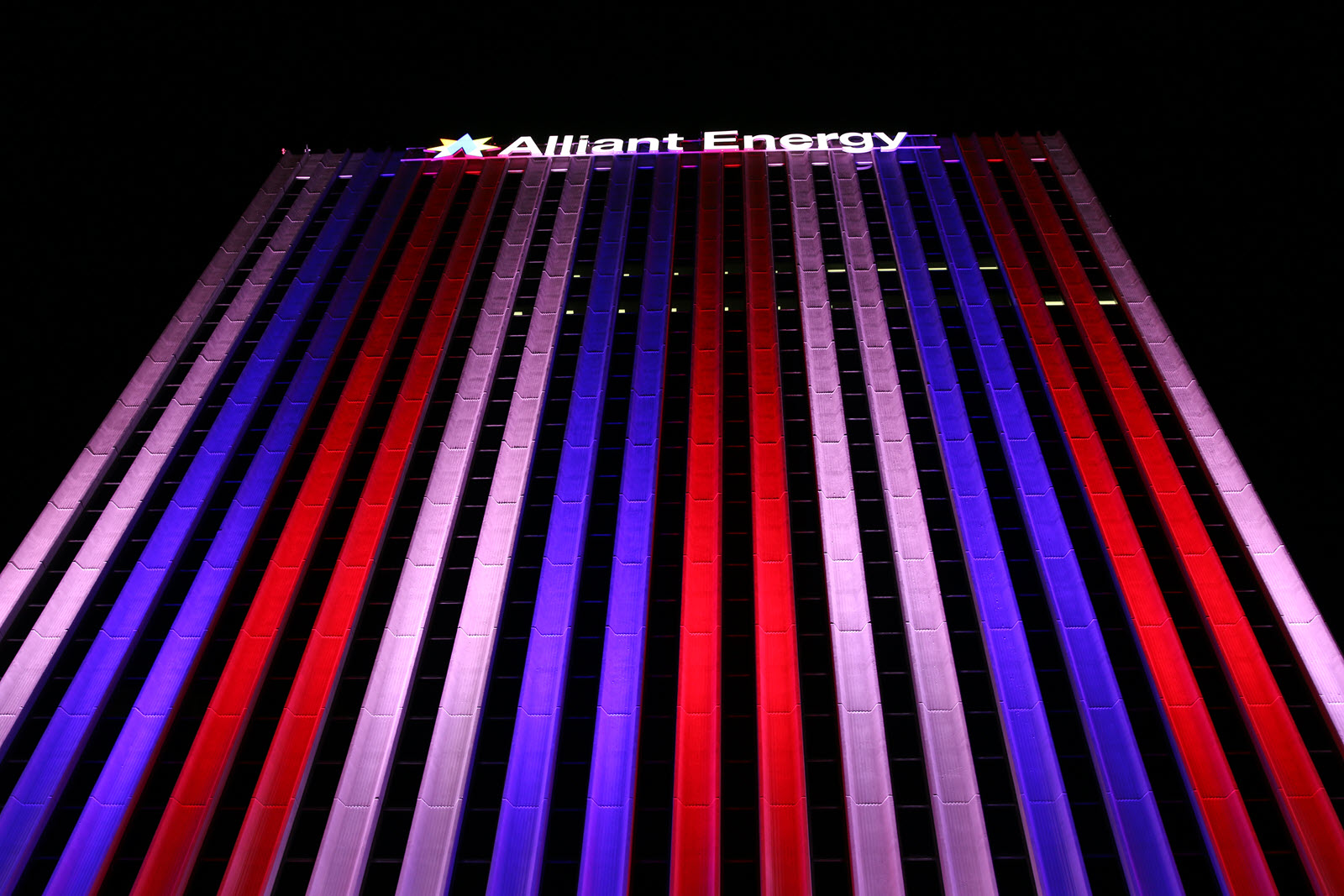 Alliant Energy Alliant Energy Cedar Rapids Tower Lighting
