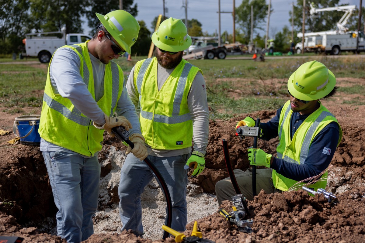 Alliant Energy employees undergrounding system.
