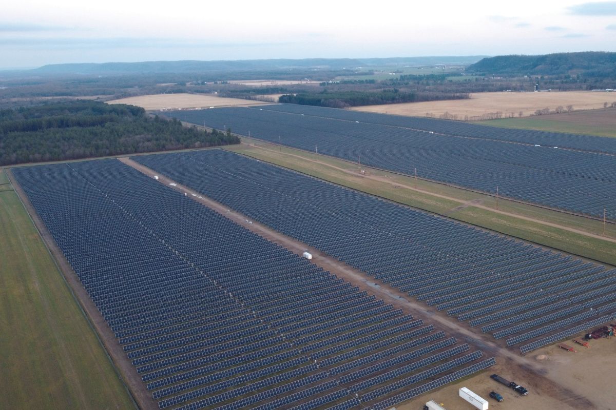 Aerial view of the Bear Creek Solar project. A vast array of solar panels pictured. 