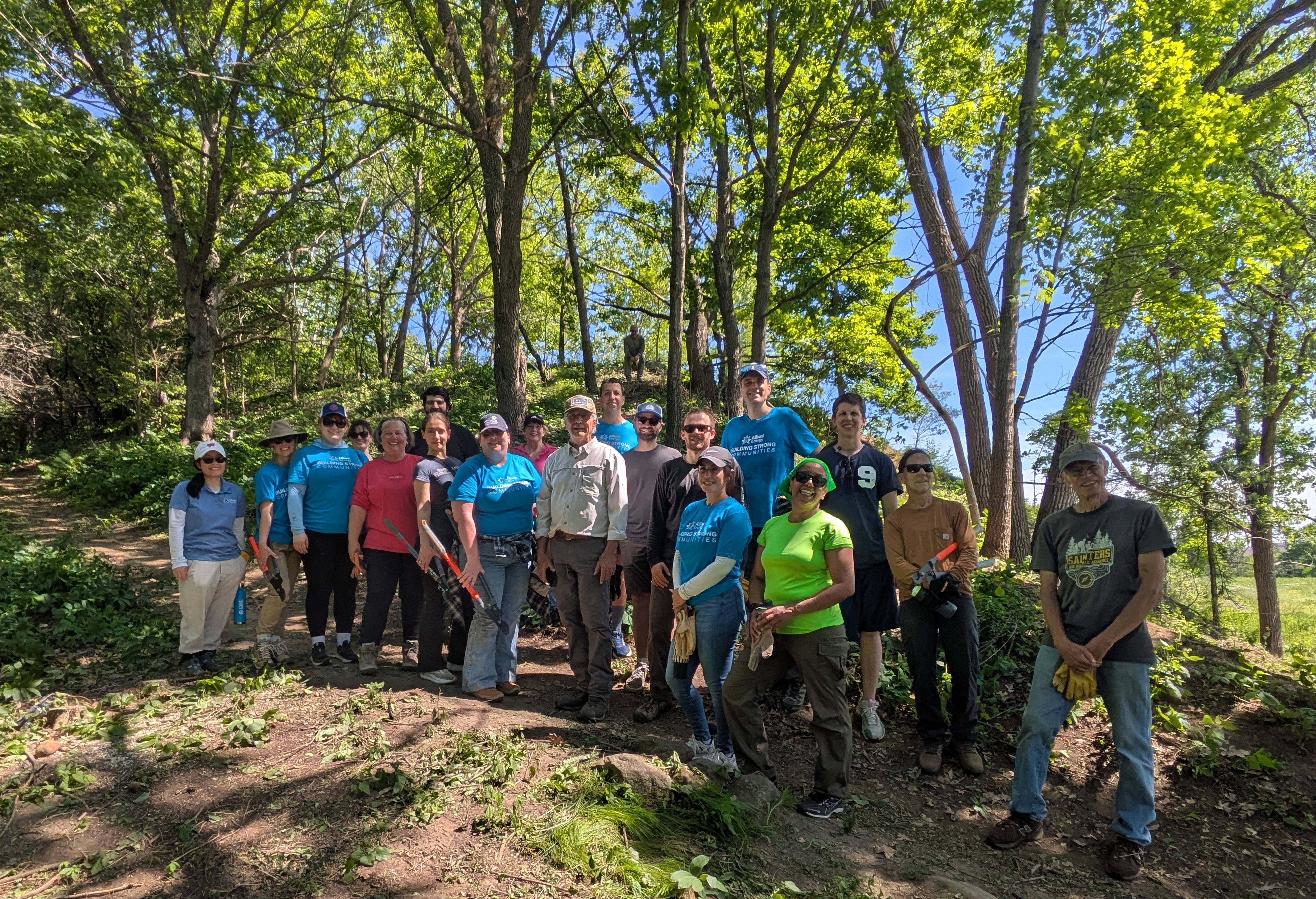Alliant Energy volunteers in forest