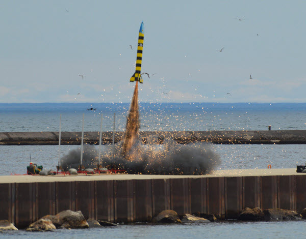 Alliant Energy - Rockets for Schools launches interest in aerospace ...