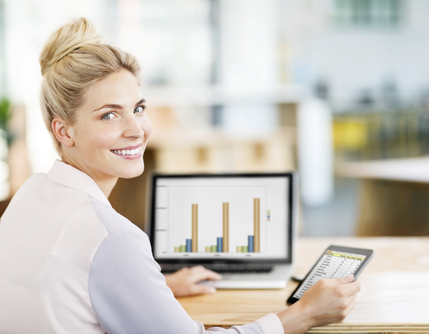 Business woman on computer